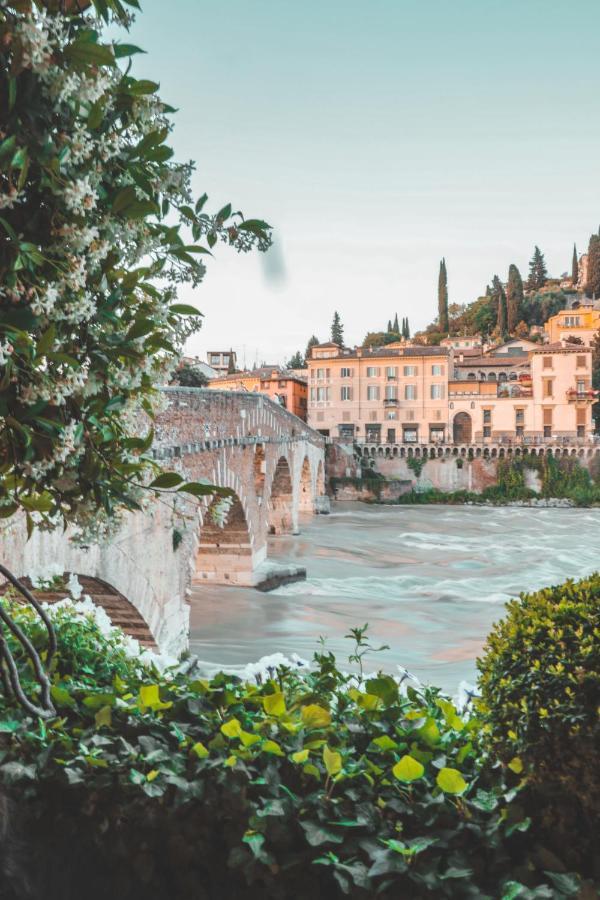 Suite Ponte Pietra فيرونا المظهر الخارجي الصورة